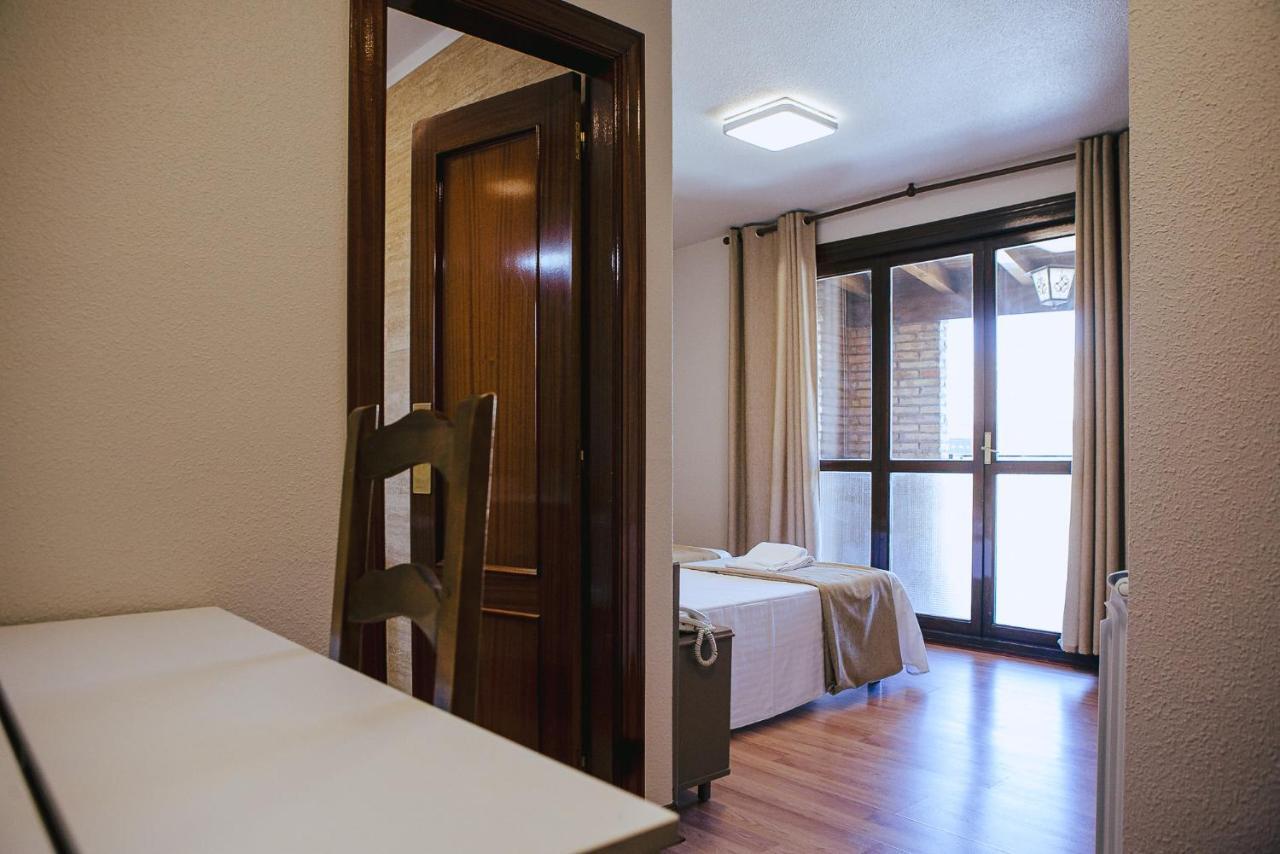 Hotel&Bar Ducay โอลีเต ภายนอก รูปภาพ